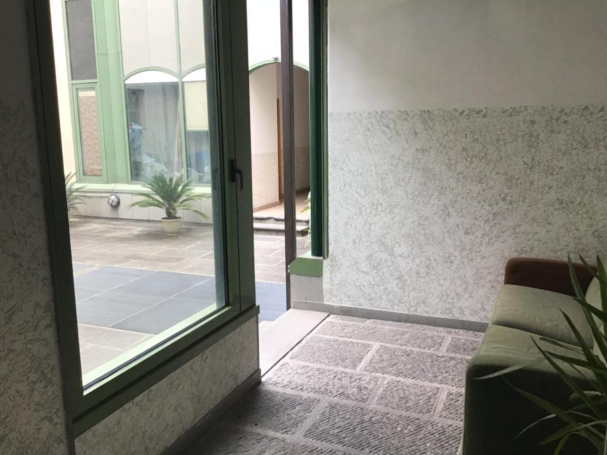 Random At Our Choice Located In Palazzo Rosselli 55 Apartment *